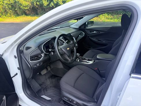 Used 2023 Chevrolet Malibu RS FWD image 2