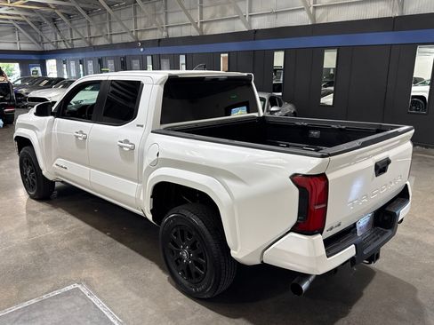 Used 2025 Toyota Tacoma SR5 AWD/4WD image 12