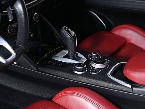 Used 2022 Alfa Romeo Stelvio Sprint image 19