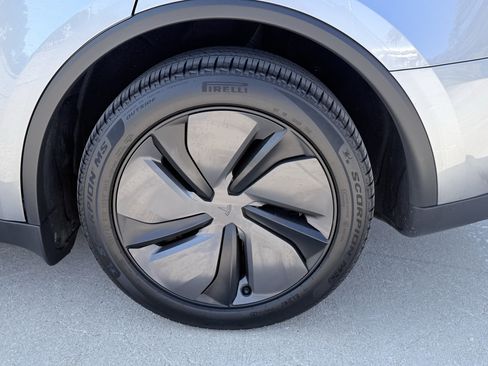 Used 2026 Tesla Model Y AWD image 17