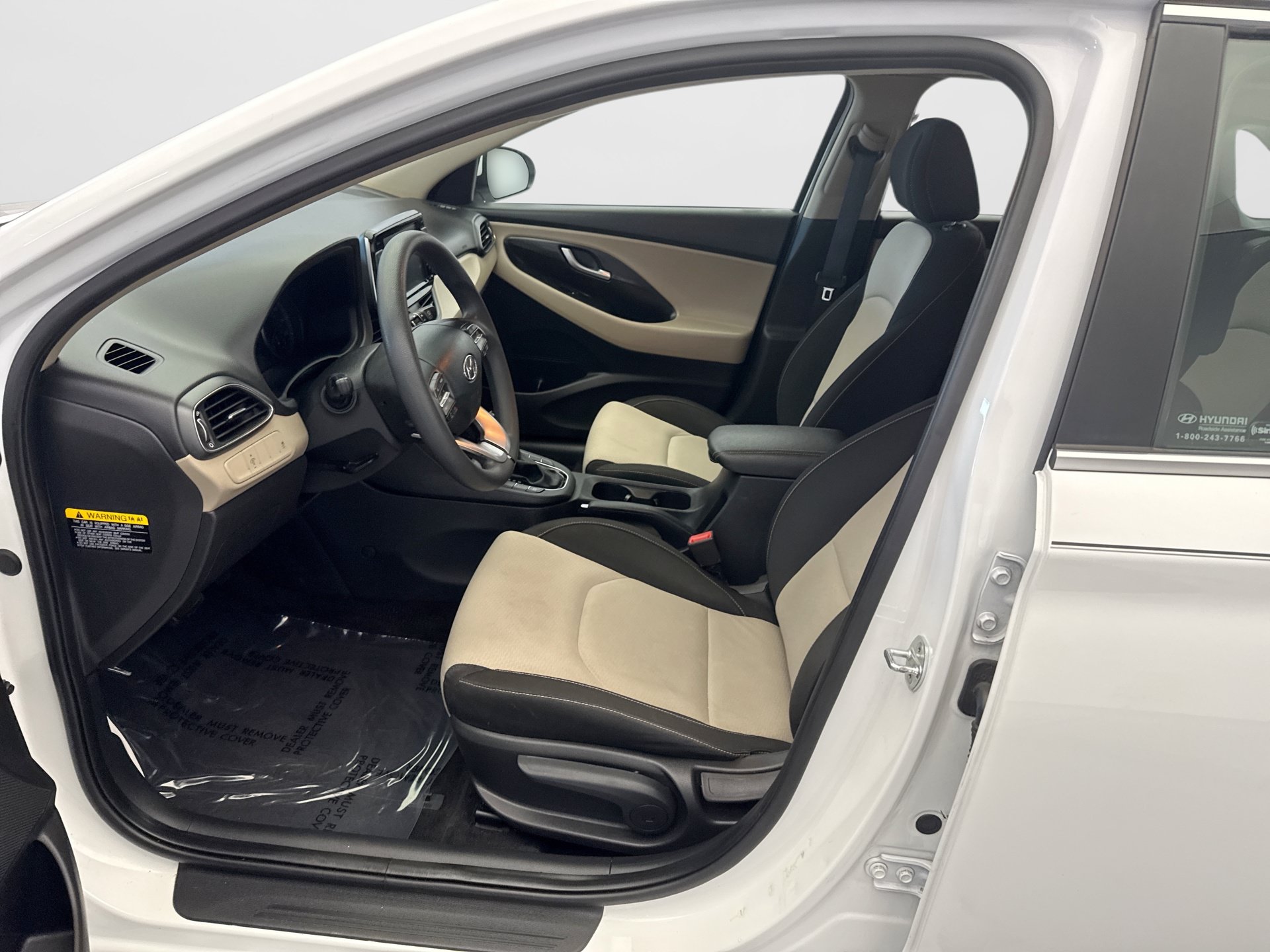 Used 2020 Hyundai Elantra GT FWD image 11