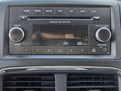 Used 2014 Dodge Grand Caravan SXT FWD image 18