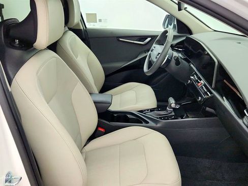 Used 2024 Kia Niro EX FWD image 23