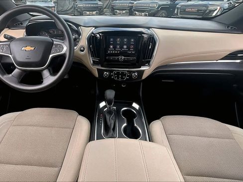 Used 2022 Chevrolet Traverse LS FWD image 16