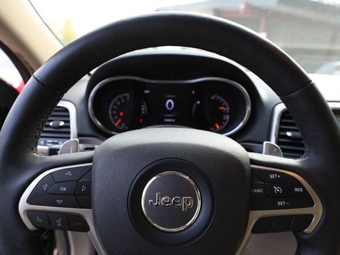 Used 2017 Jeep Grand Cherokee Limited AWD/4WD image 29