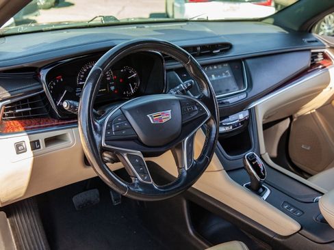 Used 2018 Cadillac XT5 Premium Luxury image 10