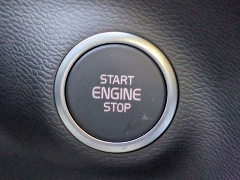 New 2025 Volvo XC40 B5 Core w/ Protection Package Premier image 27