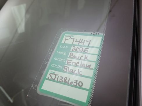 Used 2025 Buick Enclave Avenir w/ Super Cruise Package image 27