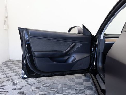Used 2020 Tesla Model 3 Standard Range Plus RWD image 16