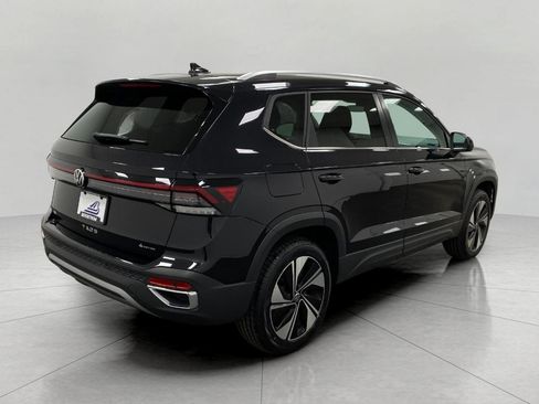 Used 2025 Volkswagen Taos SE AWD/4WD image 33