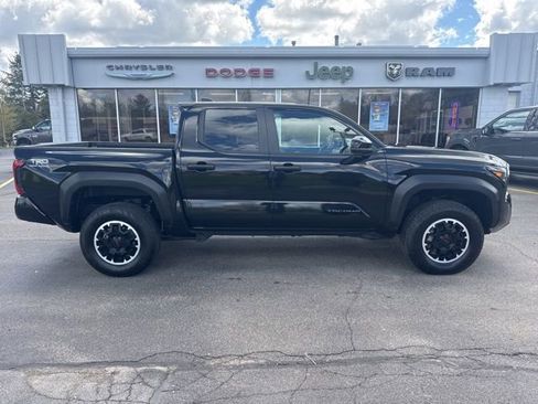 Used 2024 Toyota Tacoma TRD Off-Road AWD/4WD image 9