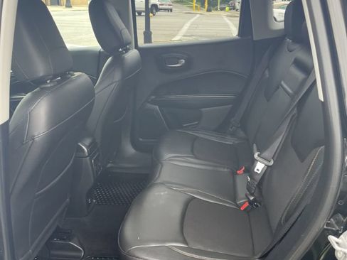 Used 2018 Jeep Compass Latitude w/ Cold Weather Group AWD/4WD image 9