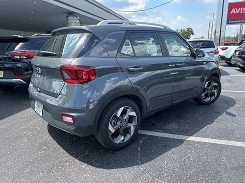 Used 2025 Hyundai Venue SEL FWD image 3
