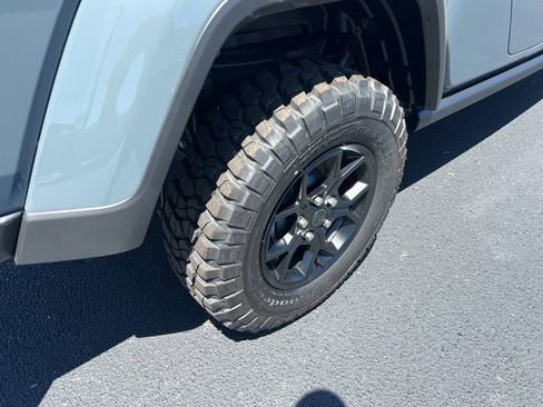 New 2025 Jeep Gladiator Sport image 20