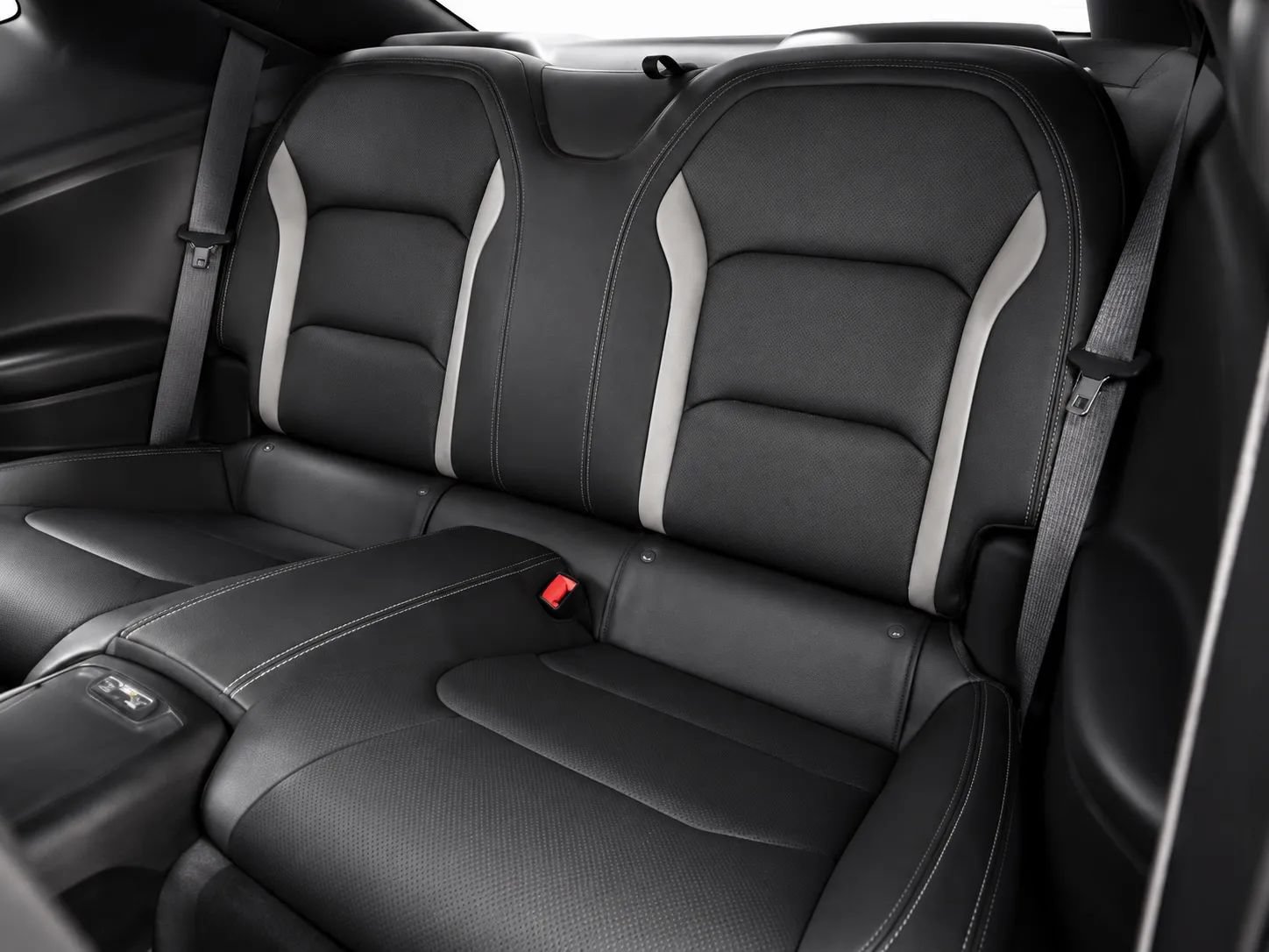 Used 2018 Chevrolet Camaro SS RWD image 13