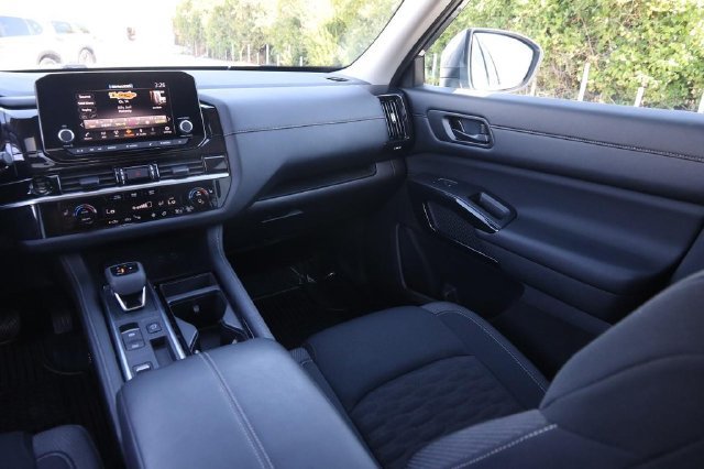 Certified 2025 Nissan Pathfinder SV w/ SV Premium Package FWD image 29