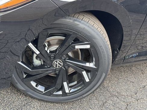 New 2025 Volkswagen Jetta SE image 28