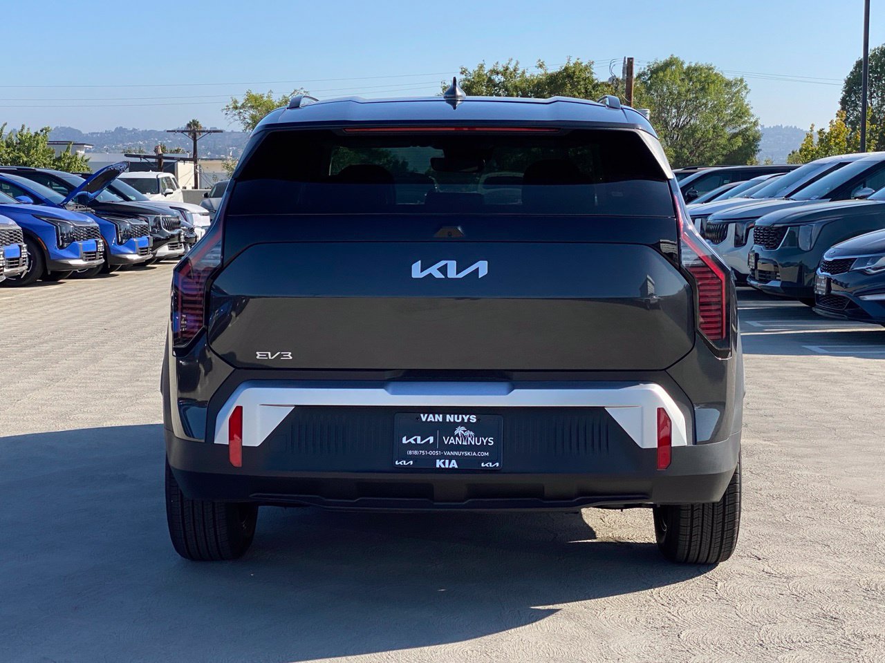 New 2027 Kia EV3 Wind FWD image 5