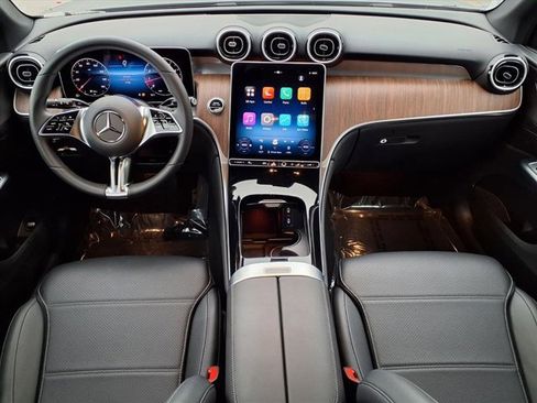Used 2025 Mercedes-Benz GLC 300 image 4