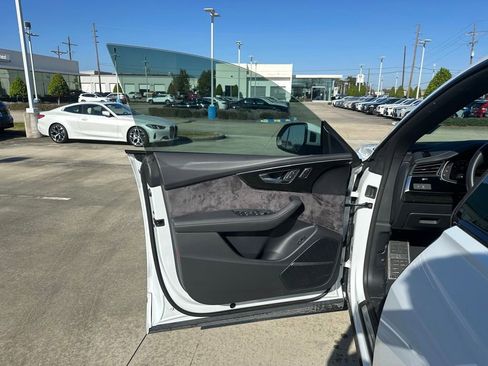Used 2025 Audi Q8 Premium Plus image 11