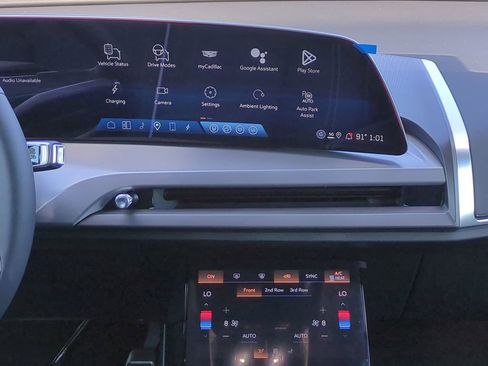 New 2026 Cadillac Vistiq Sport w/ LPO, Floor Liner Package AWD/4WD image 17