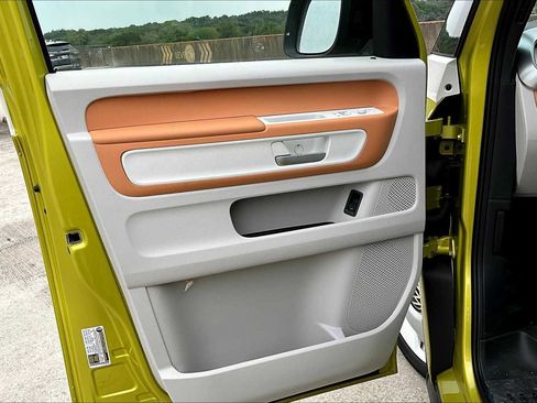 New 2025 Volkswagen ID. Buzz 1st Edition image 10