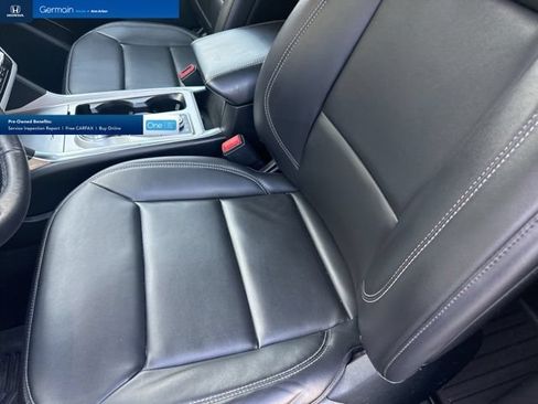 Used 2023 Ford Explorer XLT w/ Equipment Group 202A AWD/4WD image 17