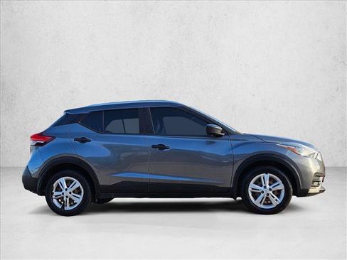 Used 2019 Nissan Kicks S FWD image 4