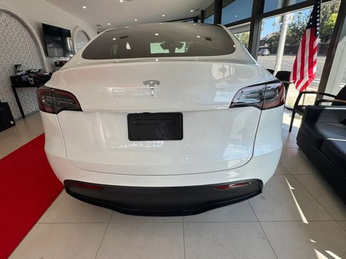 Used 2024 Tesla Model Y Long Range AWD/4WD image 4