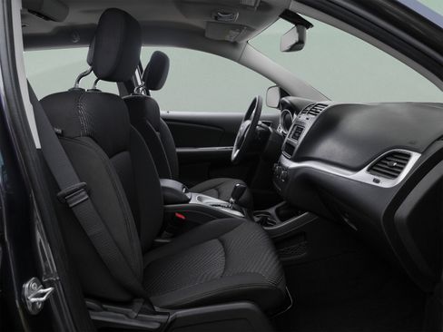 Used 2018 Dodge Journey SE w/ Popular Equipment Group FWD image 28