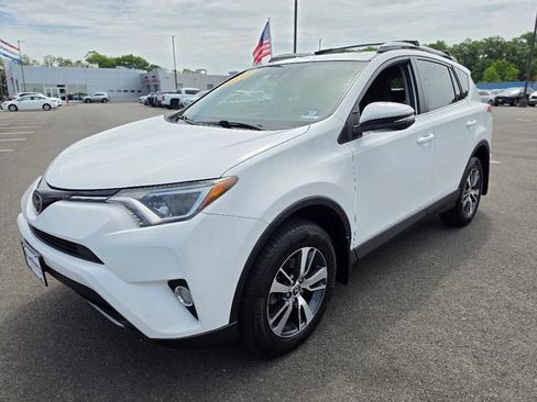 Used 2017 Toyota RAV4 XLE AWD/4WD image 3