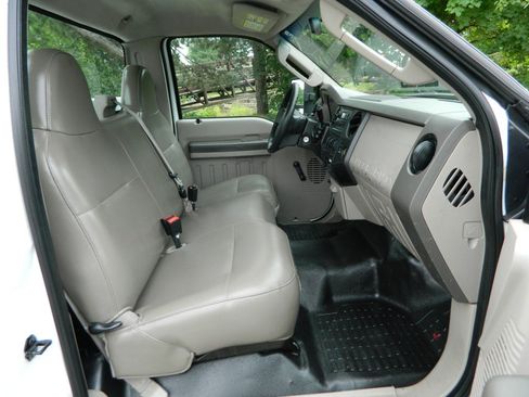 Used 2008 Ford F550 2WD Regular Cab Super Duty image 17