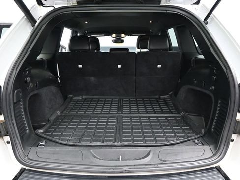 Used 2018 Jeep Grand Cherokee Altitude AWD/4WD image 25