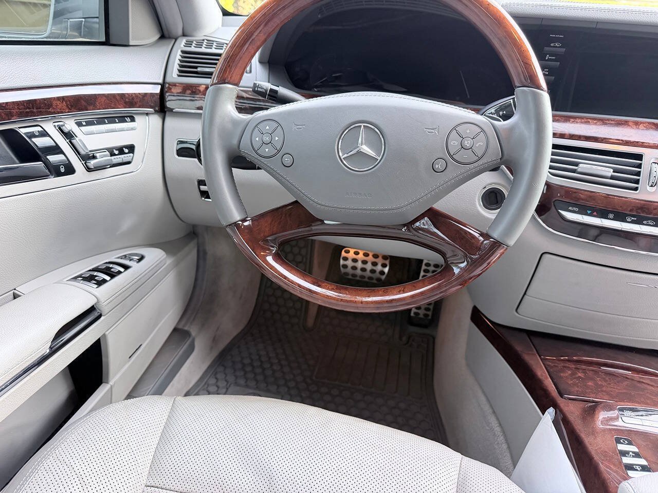 Used 2011 Mercedes-Benz S 550 w/ Sport Pkg Plus One image 22