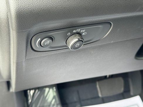 Used 2022 Buick Envision Essence w/ Safety Package image 17