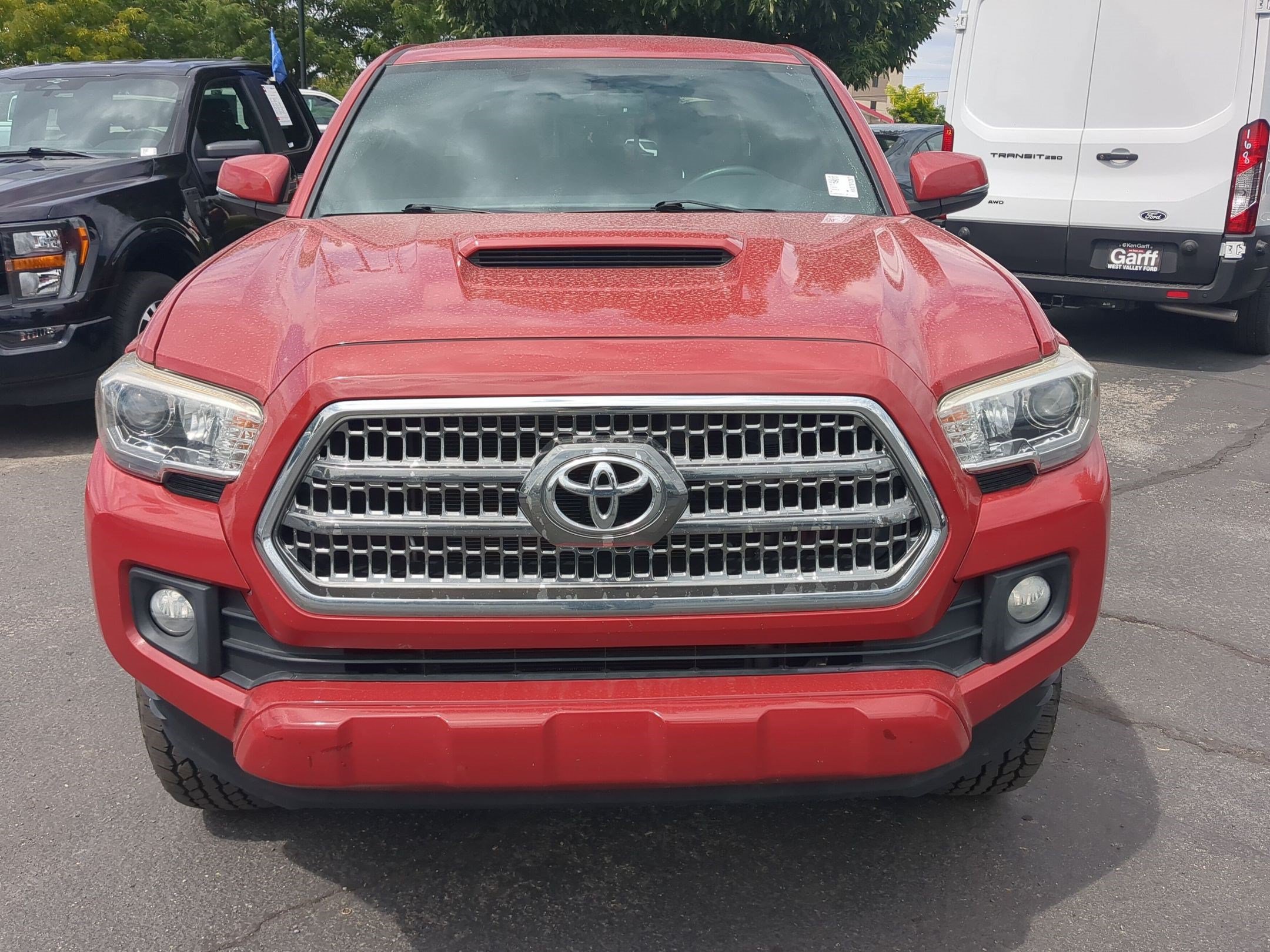 Used 2017 Toyota Tacoma TRD Sport w/ Tow Package (A/T) AWD/4WD image 11