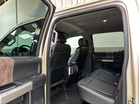 Used 2017 Ford F250 Lariat w/ Chrome Package image 28