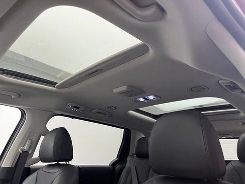 Used 2024 Kia Carnival SX Prestige FWD image 5