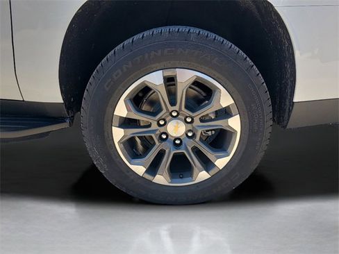 New 2026 Chevrolet Suburban LS image 11