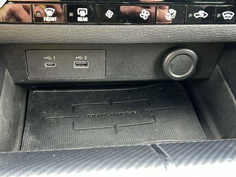 Used 2022 Mitsubishi Outlander ES image 24