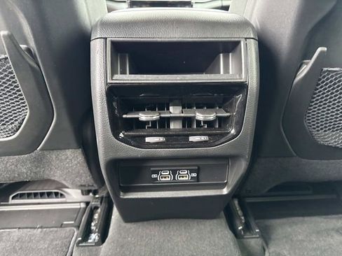 Used 2025 Jeep Grand Cherokee Laredo X image 31