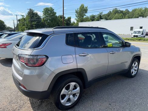 Used 2018 Jeep Compass Latitude w/ Cold Weather Group AWD/4WD image 4