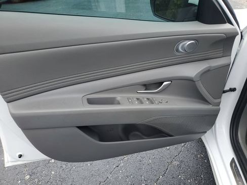Certified 2025 Hyundai Elantra SEL FWD image 9