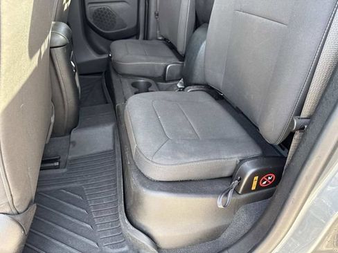 Used 2021 Chevrolet Colorado LT w/ LT Convenience Package RWD image 10