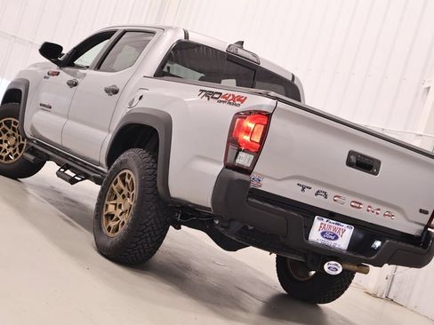 Used 2019 Toyota Tacoma TRD Off-Road AWD/4WD image 37