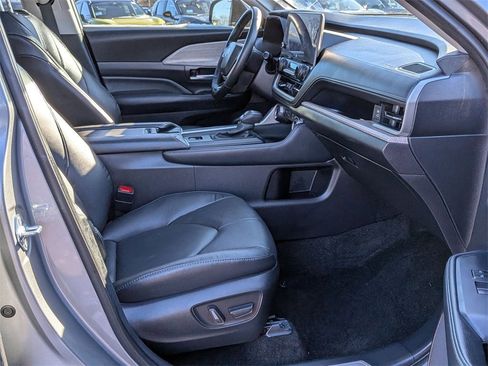 Used 2025 Toyota Grand Highlander AWD image 23