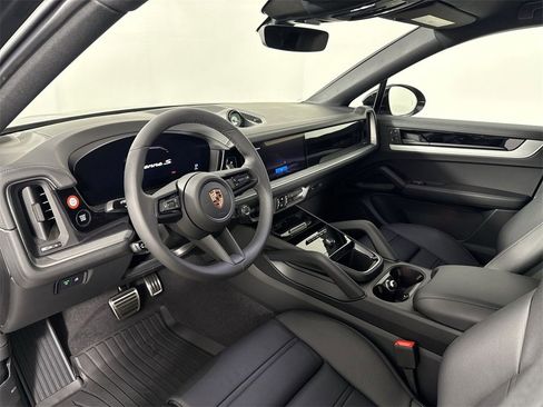 New 2026 Porsche Cayenne S image 4