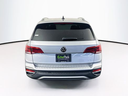 Used 2024 Volkswagen Taos SE FWD image 7