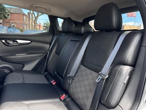 Used 2022 Nissan Rogue Sport SV w/ Technology Package image 22