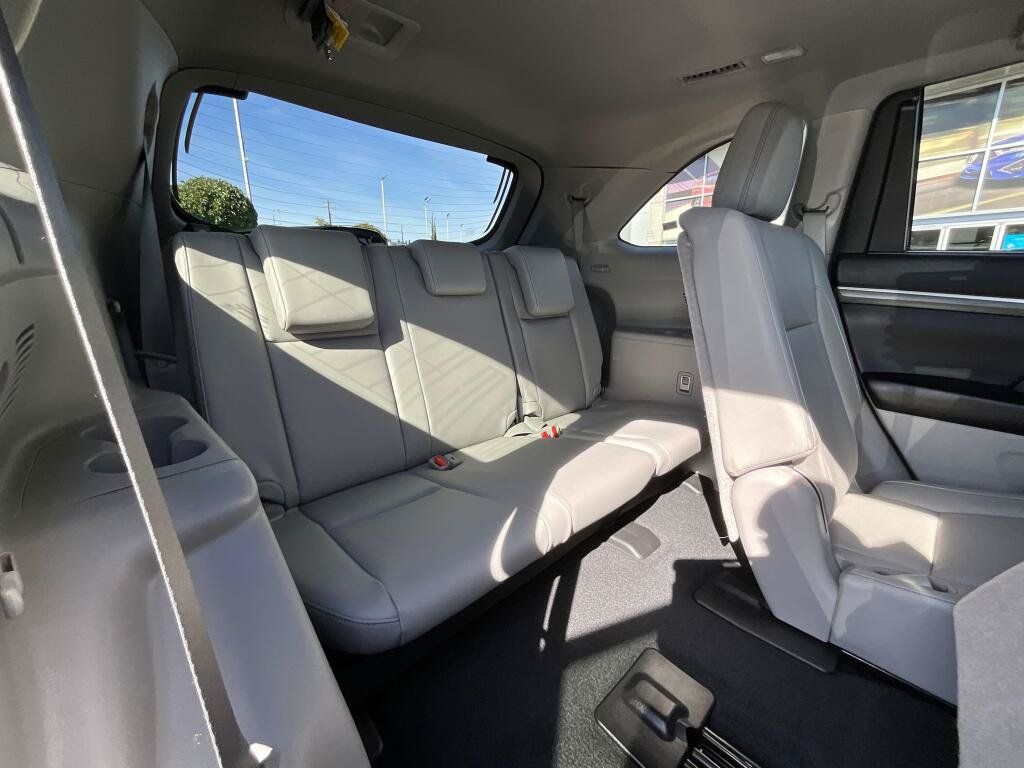 Used 2019 Toyota Highlander Limited Platinum AWD/4WD image 15
